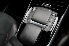Mercedes-Benz GLB 200 AMG Line Full Service History + MANUFAKTUR Paint + VAT Qualifying - Thumb 33
