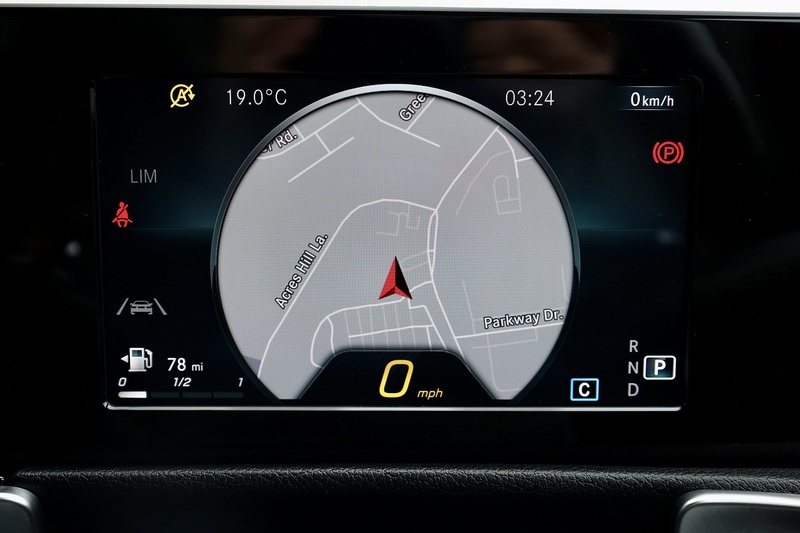 Mercedes-Benz GLB 200 AMG Line Full Service History + MANUFAKTUR Paint + VAT Qualifying Image 22