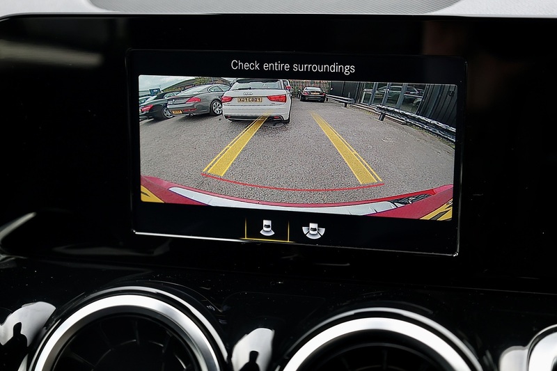 Mercedes-Benz GLB 200 AMG Line Full Service History + MANUFAKTUR Paint + VAT Qualifying Image 23