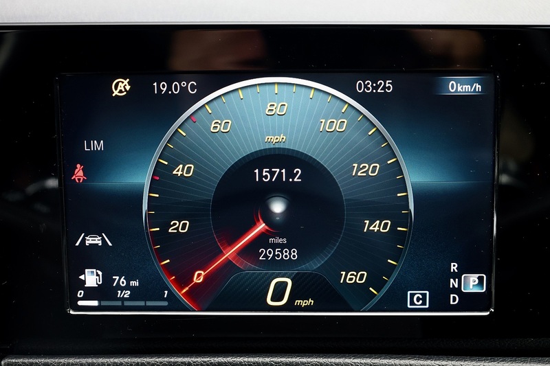 Mercedes-Benz GLB 200 AMG Line Full Service History + MANUFAKTUR Paint + VAT Qualifying Image 26