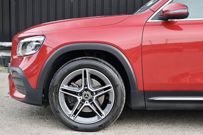 Mercedes-Benz GLB 200 AMG Line Full Service History + MANUFAKTUR Paint + VAT Qualifying Image 35
