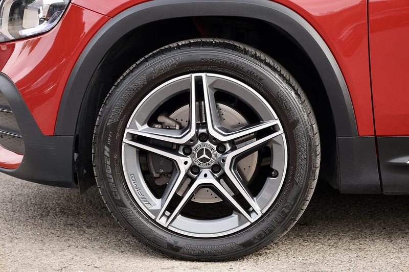 Mercedes-Benz GLB 200 AMG Line Full Service History + MANUFAKTUR Paint + VAT Qualifying Image 38