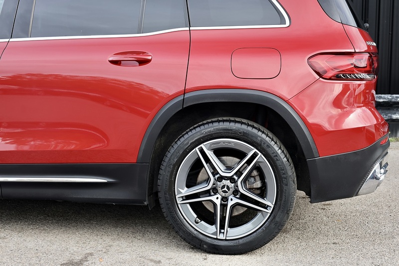 Mercedes-Benz GLB 200 AMG Line Full Service History + MANUFAKTUR Paint + VAT Qualifying Image 36