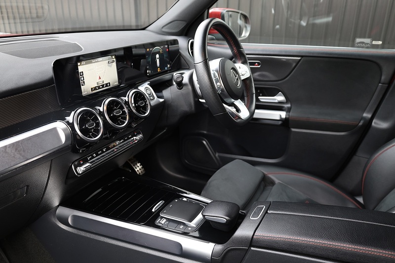 Mercedes-Benz GLB 200 AMG Line Full Service History + MANUFAKTUR Paint + VAT Qualifying Image 7