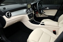 Mercedes-Benz GLA 250 SE Premium Plus 1 Former Keeper + 10 Mercedes Serviced + - Thumb 2