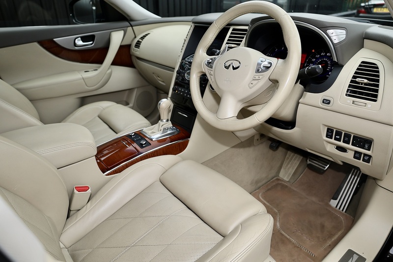 Infiniti FX30d S Premium 1 Former Keeper + Full History + Huge Specification Image 5