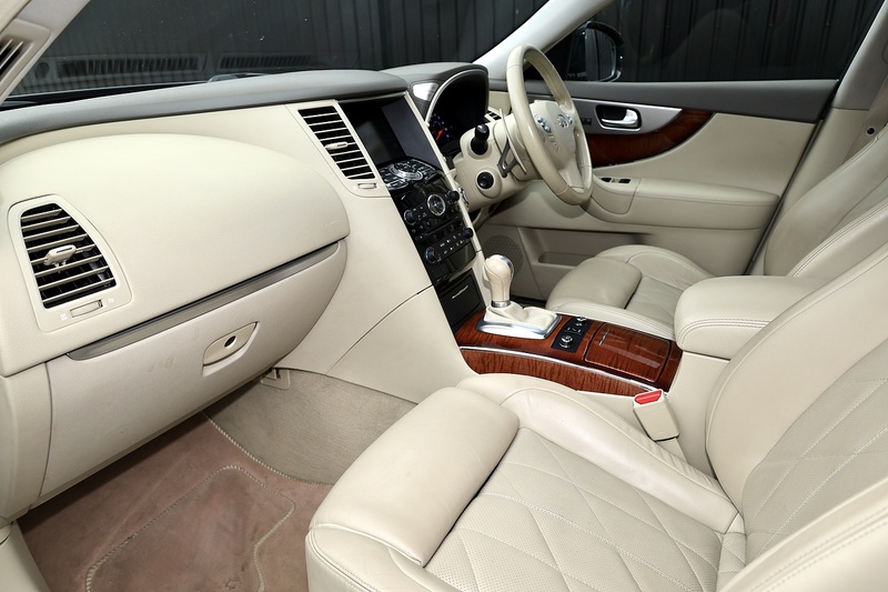 Infiniti FX30d S Premium 1 Former Keeper + Full History + Huge Specification Image 2