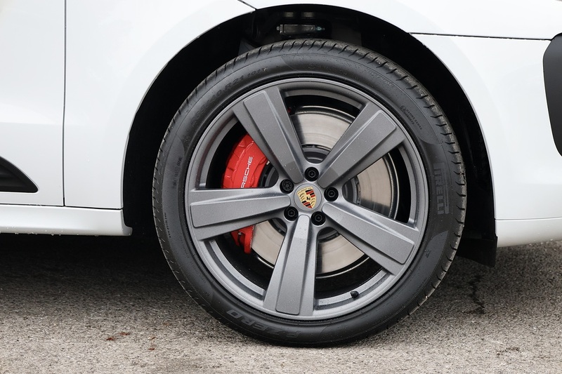 Porsche Macan GTS Delivery Mileage + VAT Qualifying + Extended Leather + Pano Roof Image 39