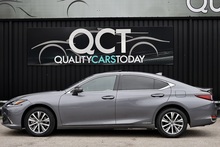 Lexus ES 300h 1 Owner + Full Lexus Main Dealer + VAT Qualifying + Sunroof - Thumb 1