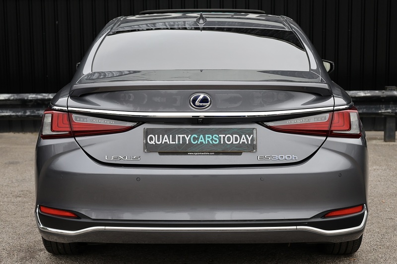 Lexus ES 300h 1 Owner + Full Lexus Main Dealer + VAT Qualifying + Sunroof Image 4