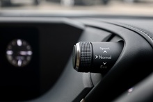 Lexus ES 300h 1 Owner + Full Lexus Main Dealer + VAT Qualifying + Sunroof - Thumb 18