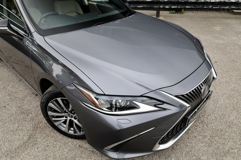 Lexus ES 300h 1 Owner + Full Lexus Main Dealer + VAT Qualifying + Sunroof Image 22