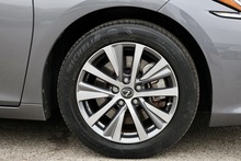 Lexus ES 300h 1 Owner + Full Lexus Main Dealer + VAT Qualifying + Sunroof - Thumb 39