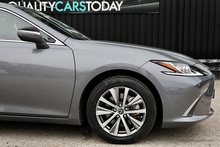 Lexus ES 300h 1 Owner + Full Lexus Main Dealer + VAT Qualifying + Sunroof - Thumb 26