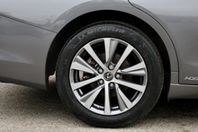 Lexus ES 300h 1 Owner + Full Lexus Main Dealer + VAT Qualifying + Sunroof - Thumb 40