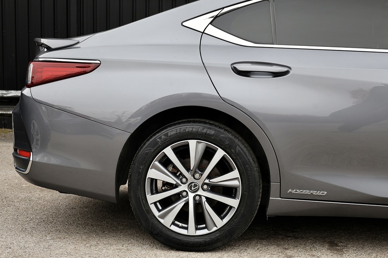Lexus ES 300h 1 Owner + Full Lexus Main Dealer + VAT Qualifying + Sunroof Image 25