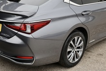 Lexus ES 300h 1 Owner + Full Lexus Main Dealer + VAT Qualifying + Sunroof - Thumb 24