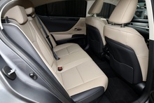 Lexus ES 300h 1 Owner + Full Lexus Main Dealer + VAT Qualifying + Sunroof - Thumb 10