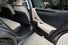 Lexus ES 300h 1 Owner + Full Lexus Main Dealer + VAT Qualifying + Sunroof - Thumb 28