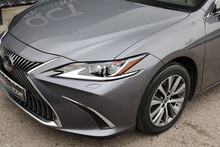 Lexus ES 300h 1 Owner + Full Lexus Main Dealer + VAT Qualifying + Sunroof - Thumb 35