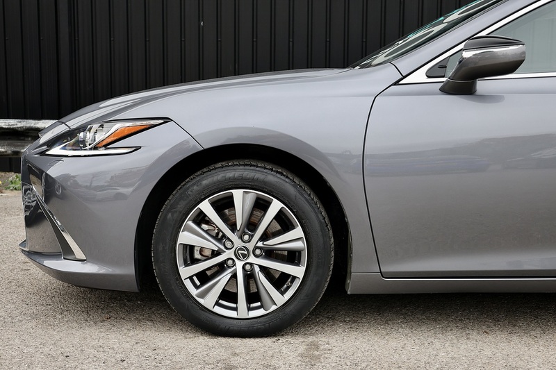 Lexus ES 300h 1 Owner + Full Lexus Main Dealer + VAT Qualifying + Sunroof Image 36