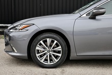 Lexus ES 300h 1 Owner + Full Lexus Main Dealer + VAT Qualifying + Sunroof - Thumb 36