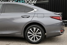 Lexus ES 300h 1 Owner + Full Lexus Main Dealer + VAT Qualifying + Sunroof - Thumb 37