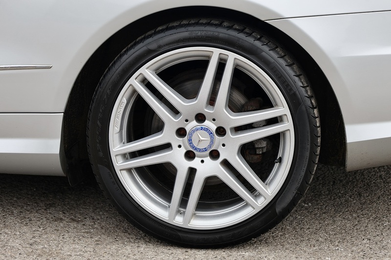 Mercedes-Benz E350 CDI AMG Sport Coupe MB Dealer Plus 1 Owner + Just Serviced by MB + Pano Roof Image 32
