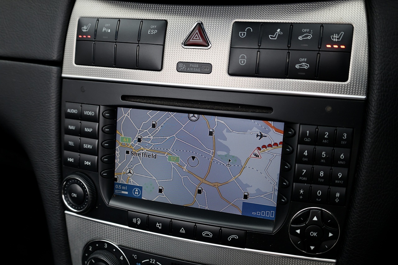 Mercedes-Benz CLK 200K AMG Sport Convertible Full Service History + Heated Seats + COMAND - Large 7