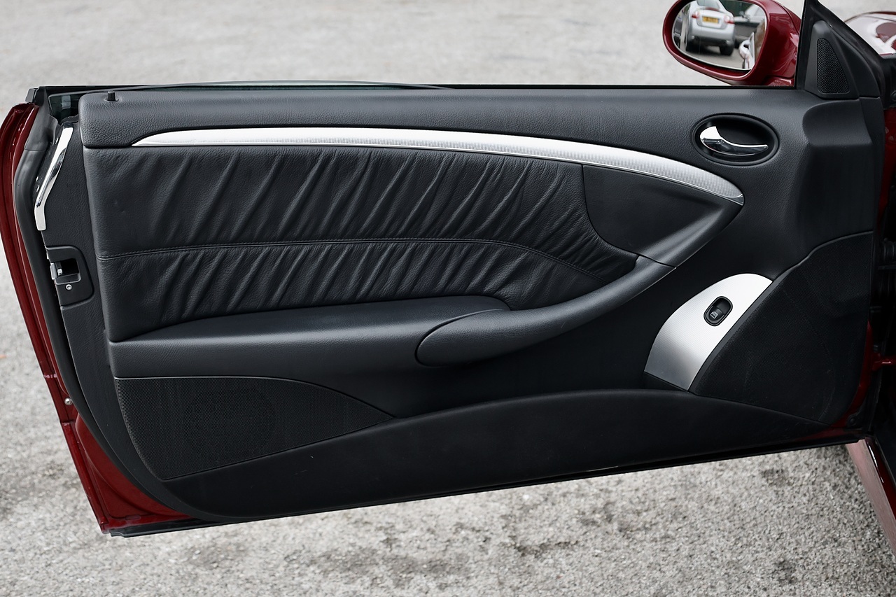 Mercedes-Benz CLK 200K AMG Sport Convertible Full Service History + Heated Seats + COMAND - Large 32