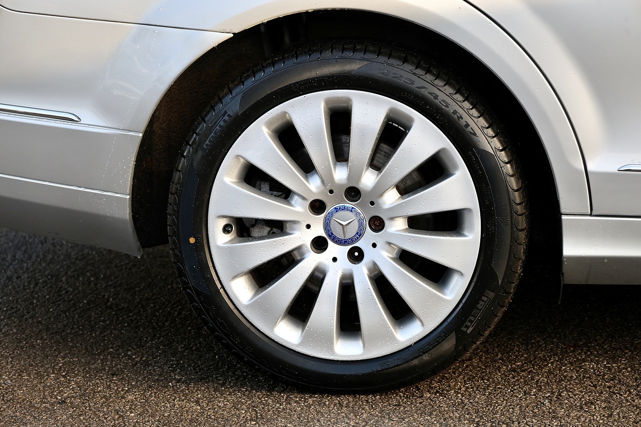 Mercedes-Benz C350 CDI Elegance 2 Former Keepers + Just Serviced by MB + New Sub-Frame by Mercedes - Large 28