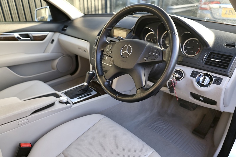 Mercedes-Benz C350 CDI Elegance 2 Former Keepers + Just Serviced by MB + New Sub-Frame by Mercedes Image 8