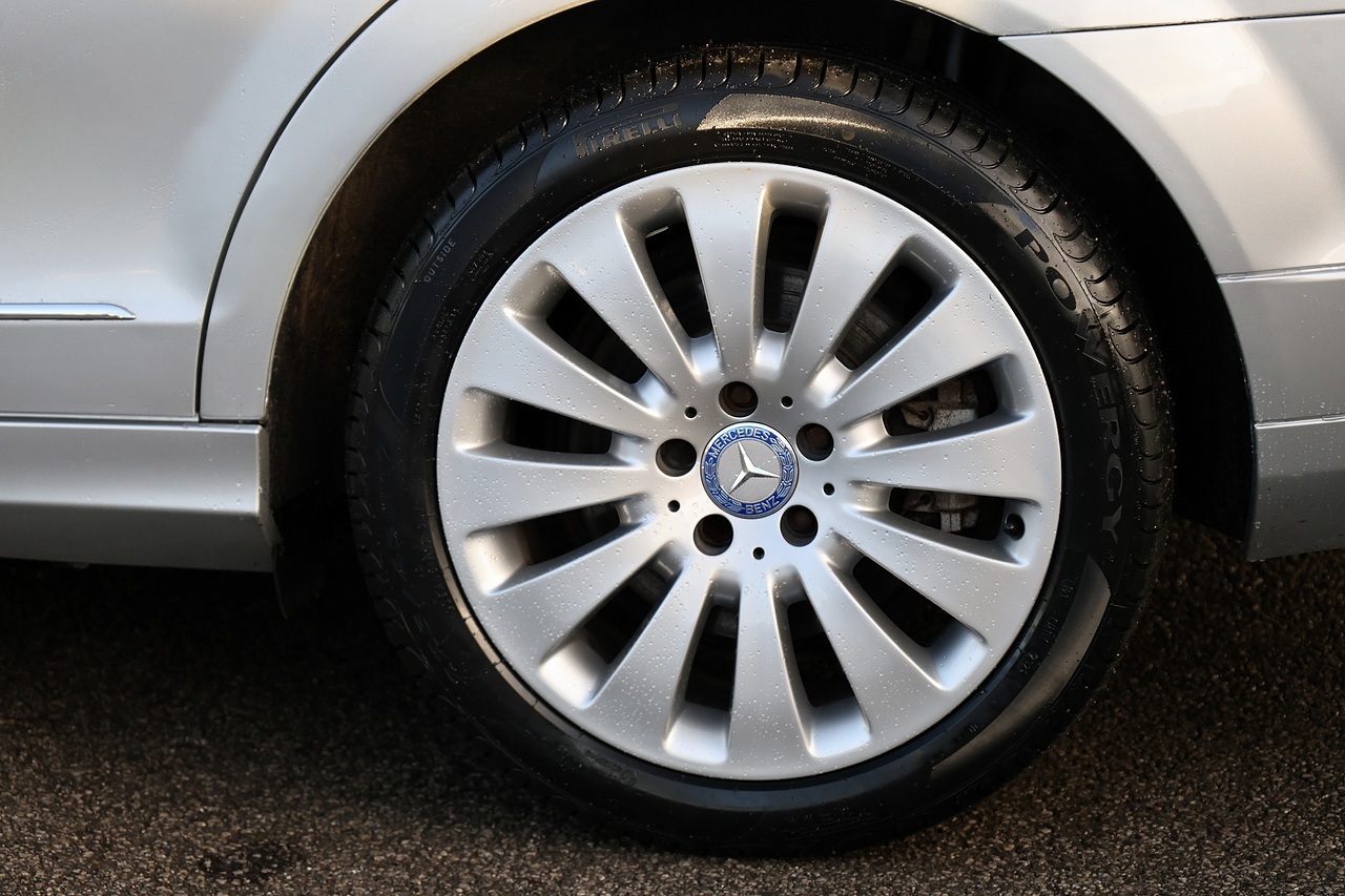 Mercedes-Benz C350 CDI Elegance 2 Former Keepers + Just Serviced by MB + New Sub-Frame by Mercedes - Large 26