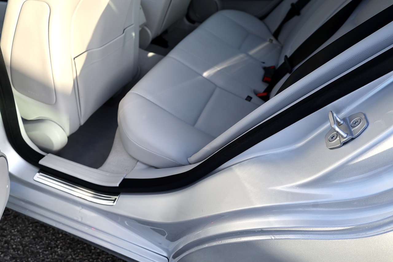 Mercedes-Benz C350 CDI Elegance 2 Former Keepers + Just Serviced by MB + New Sub-Frame by Mercedes - Large 30