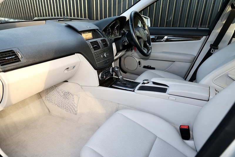 Mercedes-Benz C350 CDI Elegance 2 Former Keepers + Just Serviced by MB + New Sub-Frame by Mercedes Image 2