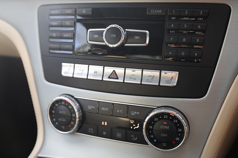 Mercedes-Benz SL 400 AMG Sport Panoramic Roof + AirScarf + Harmon Kardon Image 17