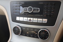 Mercedes-Benz SL 400 AMG Sport Panoramic Roof + AirScarf + Harmon Kardon - Thumb 17