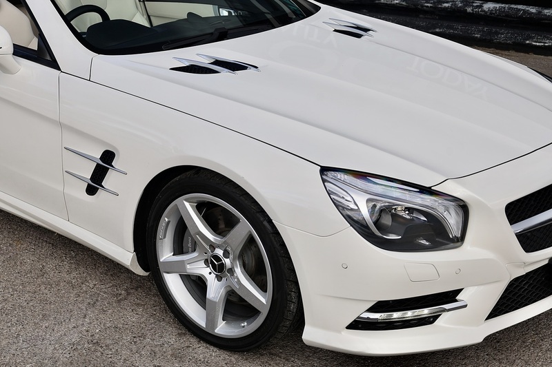 Mercedes-Benz SL 400 AMG Sport Panoramic Roof + AirScarf + Harmon Kardon Image 28