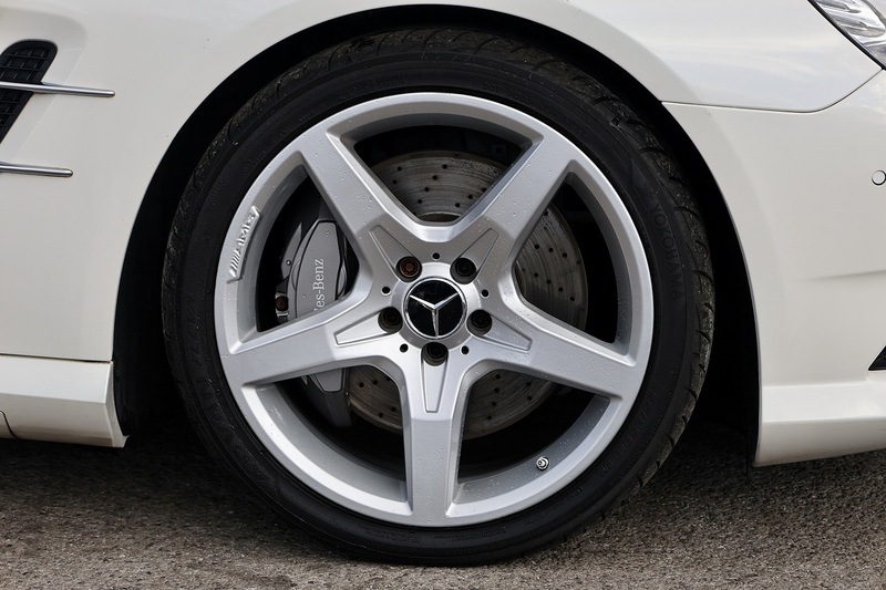 Mercedes-Benz SL 400 AMG Sport Panoramic Roof + AirScarf + Harmon Kardon Image 38