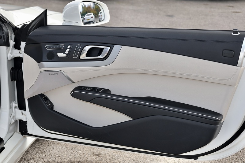 Mercedes-Benz SL 400 AMG Sport Panoramic Roof + AirScarf + Harmon Kardon Image 29