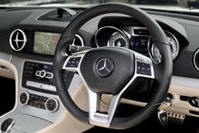 Mercedes-Benz SL 400 AMG Sport Panoramic Roof + AirScarf + Harmon Kardon - Thumb 13