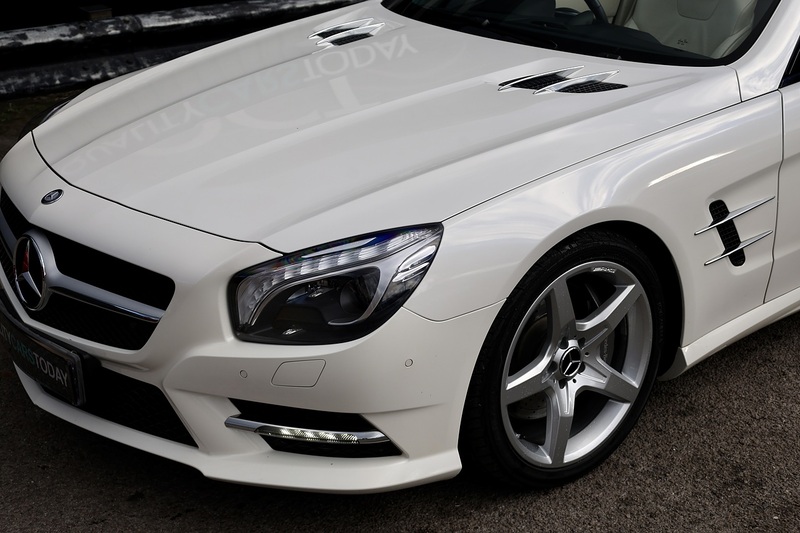 Mercedes-Benz SL 400 AMG Sport Panoramic Roof + AirScarf + Harmon Kardon Image 34