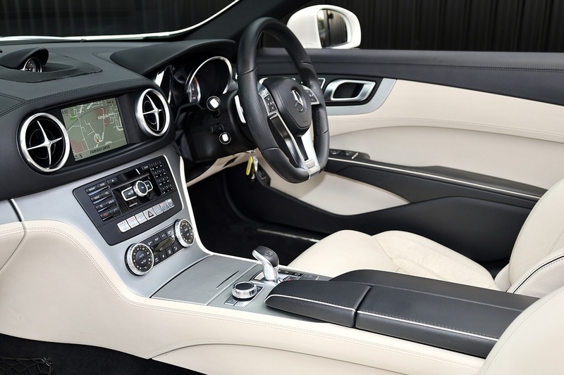 Mercedes-Benz SL 400 AMG Sport Panoramic Roof + AirScarf + Harmon Kardon Image 7