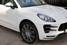 Porsche Macan Turbo 2 Former Keepers + Pano Roof + Air Suspension + Digital TV - Thumb 25