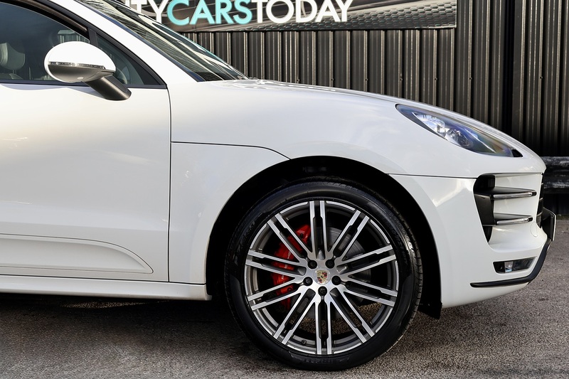 Porsche Macan Turbo 2 Former Keepers + Pano Roof + Air Suspension + Digital TV Image 24