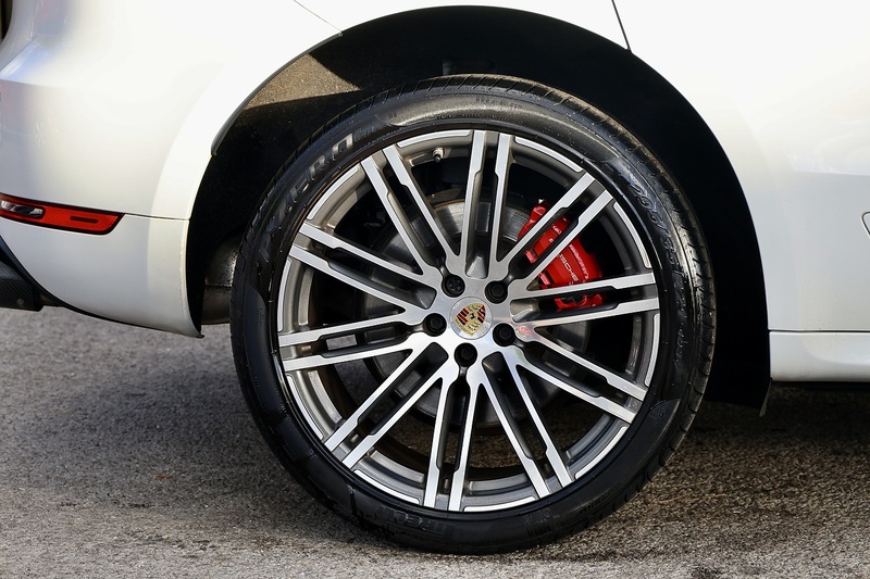 Porsche Macan Turbo 2 Former Keepers + Pano Roof + Air Suspension + Digital TV Image 43