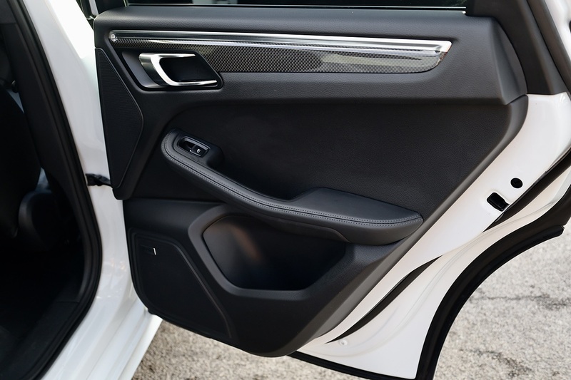 Porsche Macan Turbo 2 Former Keepers + Pano Roof + Air Suspension + Digital TV Image 26