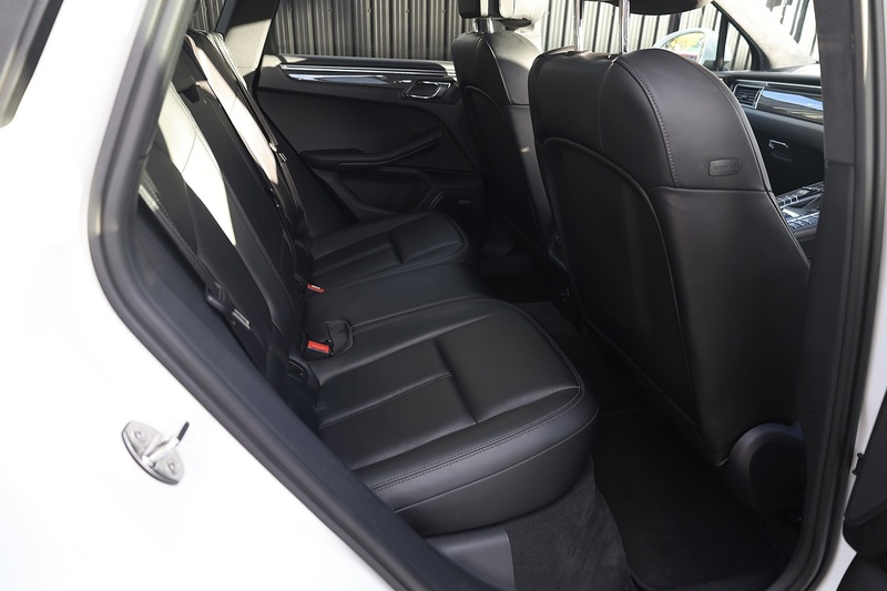 Porsche Macan Turbo 2 Former Keepers + Pano Roof + Air Suspension + Digital TV Image 9