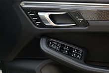 Porsche Macan Turbo 2 Former Keepers + Pano Roof + Air Suspension + Digital TV - Thumb 29