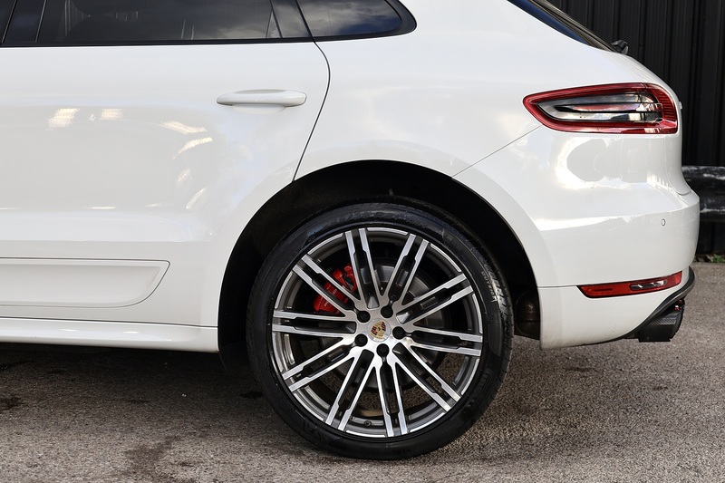 Porsche Macan Turbo 2 Former Keepers + Pano Roof + Air Suspension + Digital TV Image 40